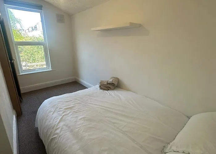 아파트 Maisonette Gloucester Rd *