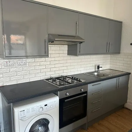Maisonette Gloucester Rd * Bristol
