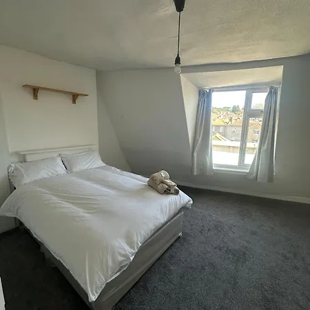 Maisonette Gloucester Rd Apartment