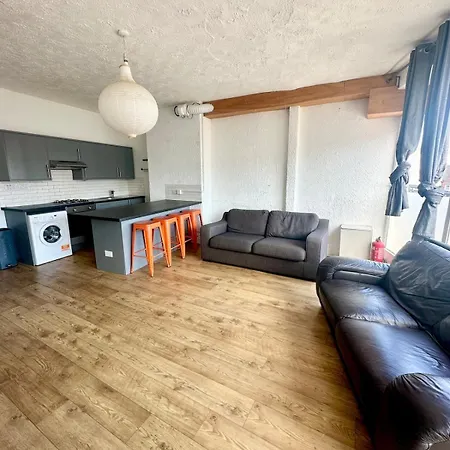 Maisonette Gloucester Rd Apartment